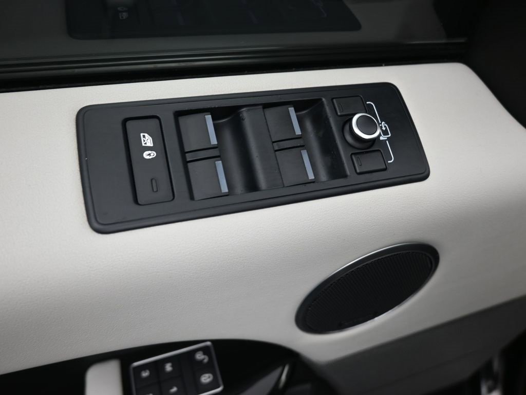 Used 2016 Land Rover Range Rover Sport HSE image 21