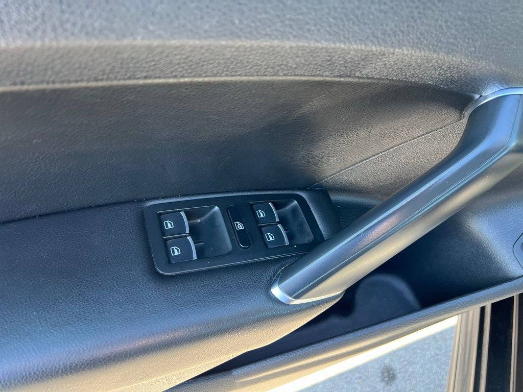 Used 2017 Volkswagen Passat 1.8T R-Line image 16