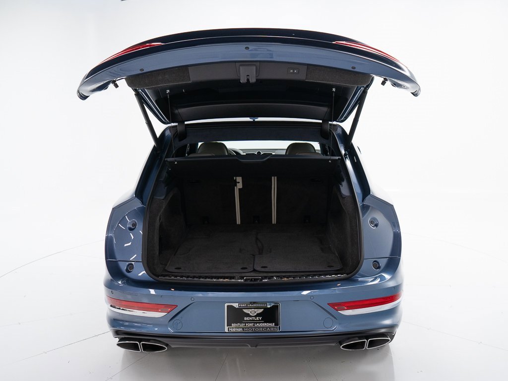 Used 2025 Bentley Bentayga image 46