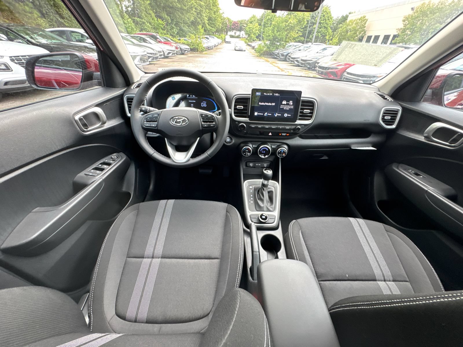 Used 2025 Hyundai Venue SEL FWD image 22