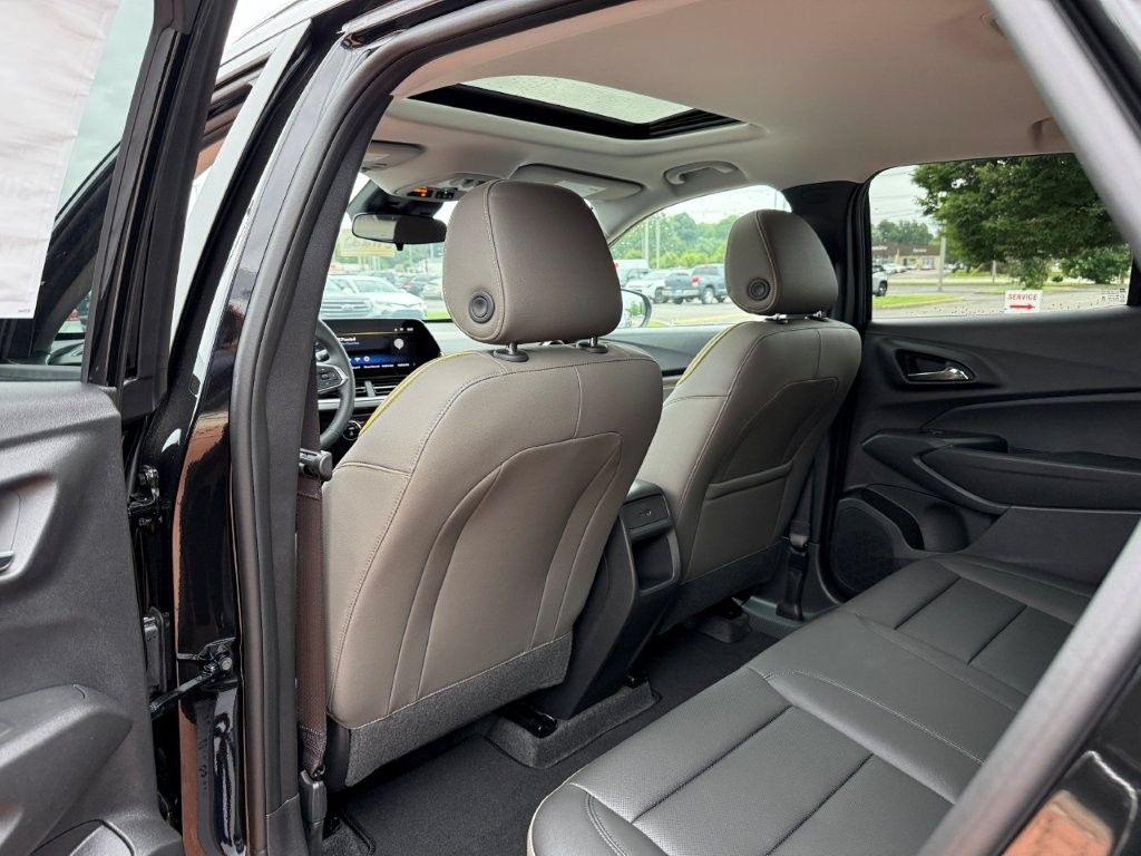 New 2026 Chevrolet Trax ACTIV w/ Sunroof Package FWD image 15