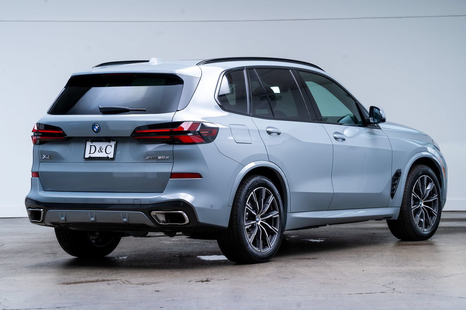 Used 2026 BMW X5 xDrive50e w/ M Sport Package AWD/4WD image 6