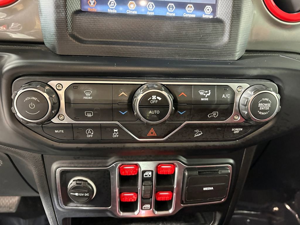 Used 2019 Jeep Wrangler Unlimited Sahara image 18