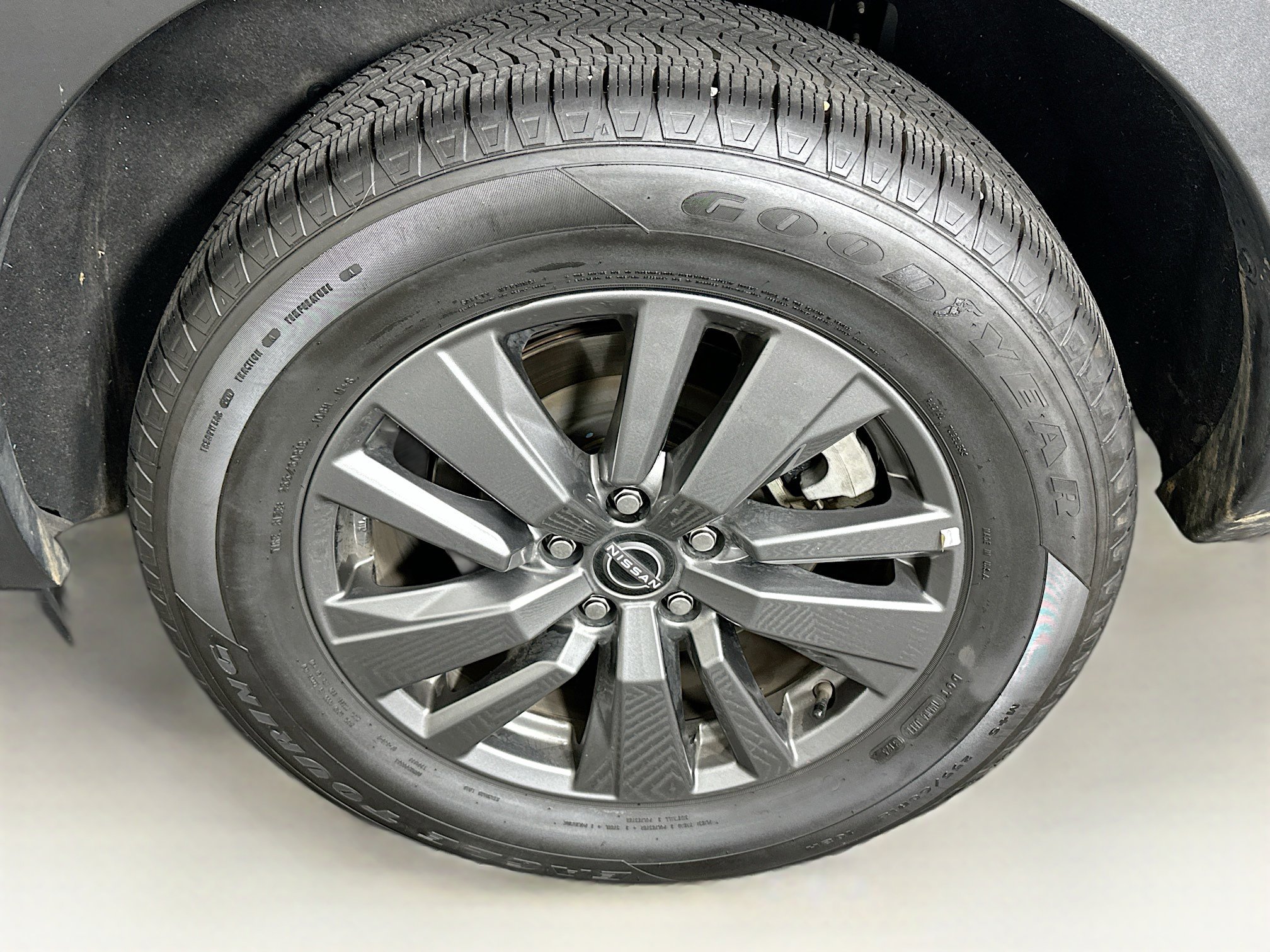 Used 2025 Nissan Pathfinder SV image 11