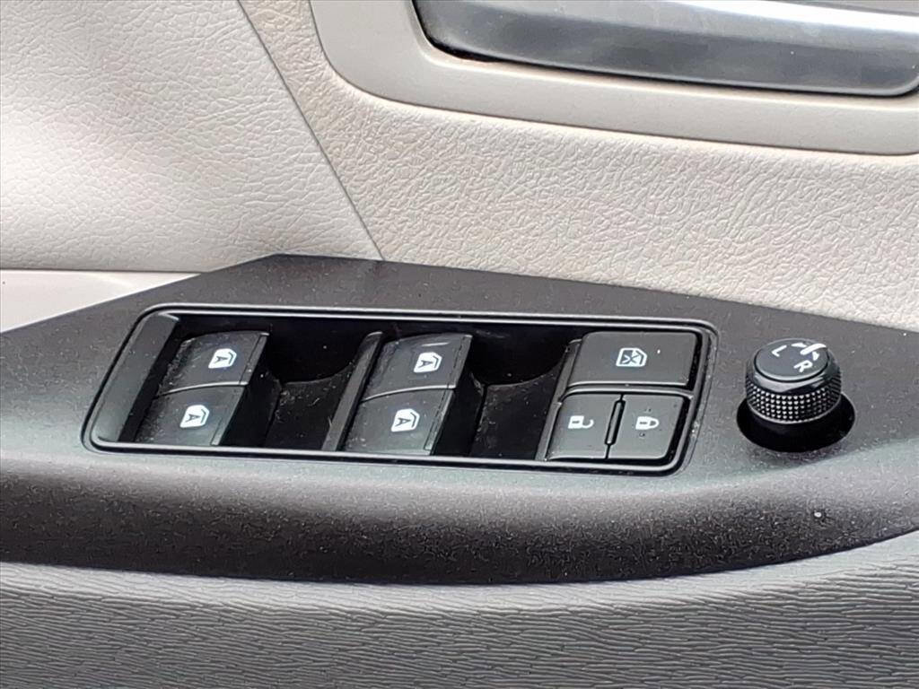 Used 2017 Toyota Sienna LE image 25