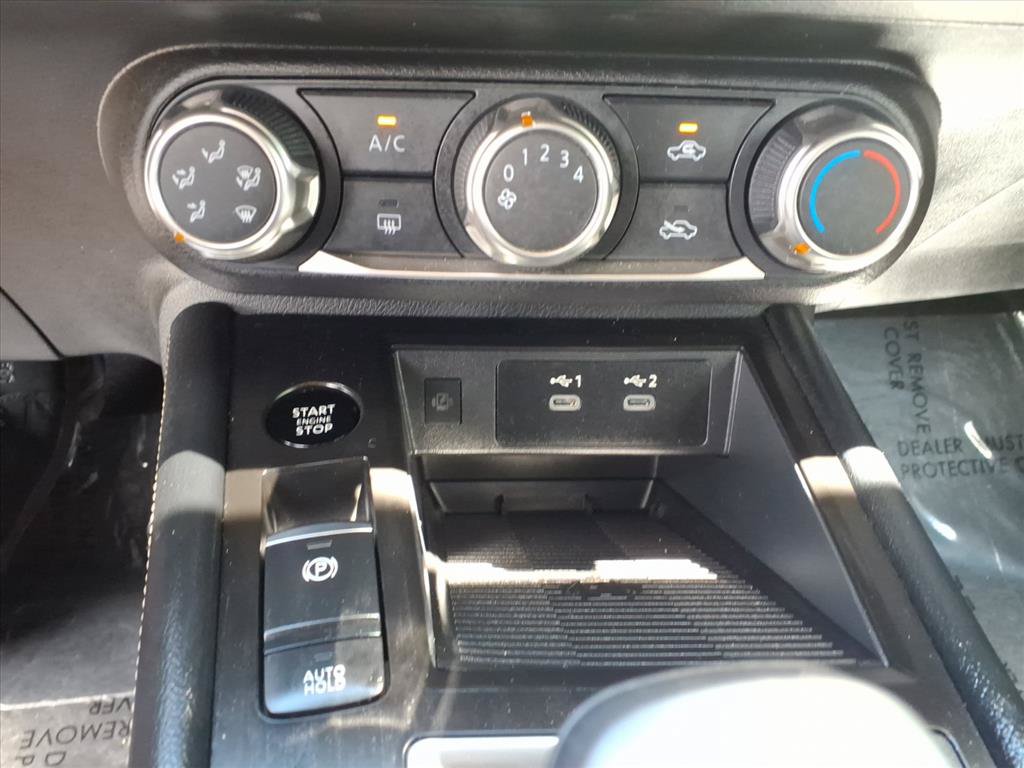 Used 2025 Nissan Kicks SV AWD/4WD image 12