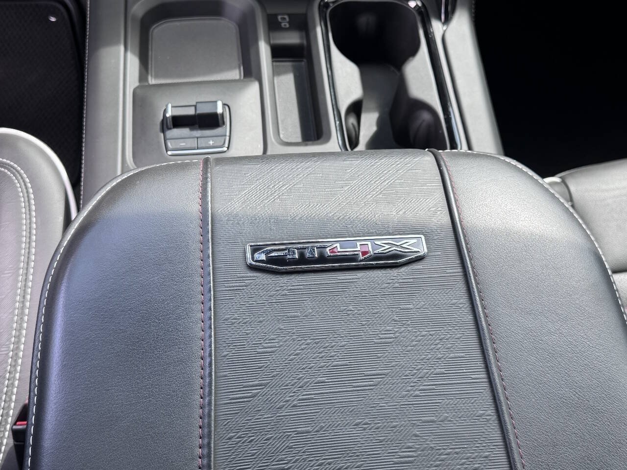 Used 2024 GMC Sierra 2500 AT4X AWD/4WD image 30