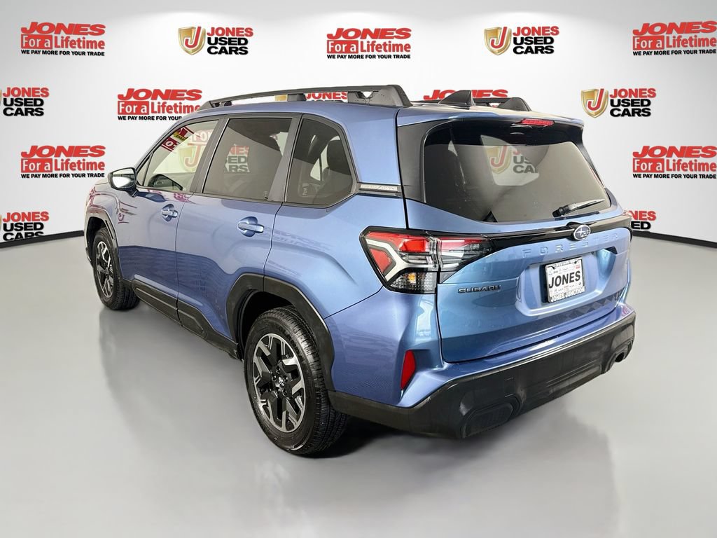 Used 2025 Subaru Forester Premium AWD/4WD image 2