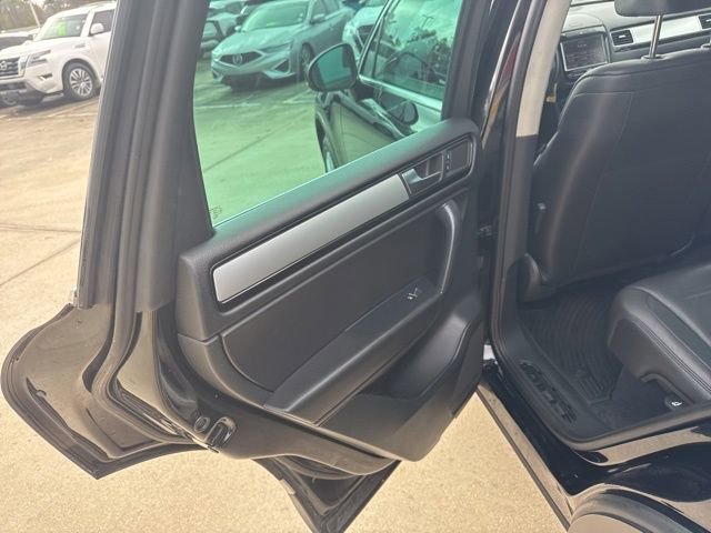 Used 2011 Volkswagen Touareg VR6 image 16