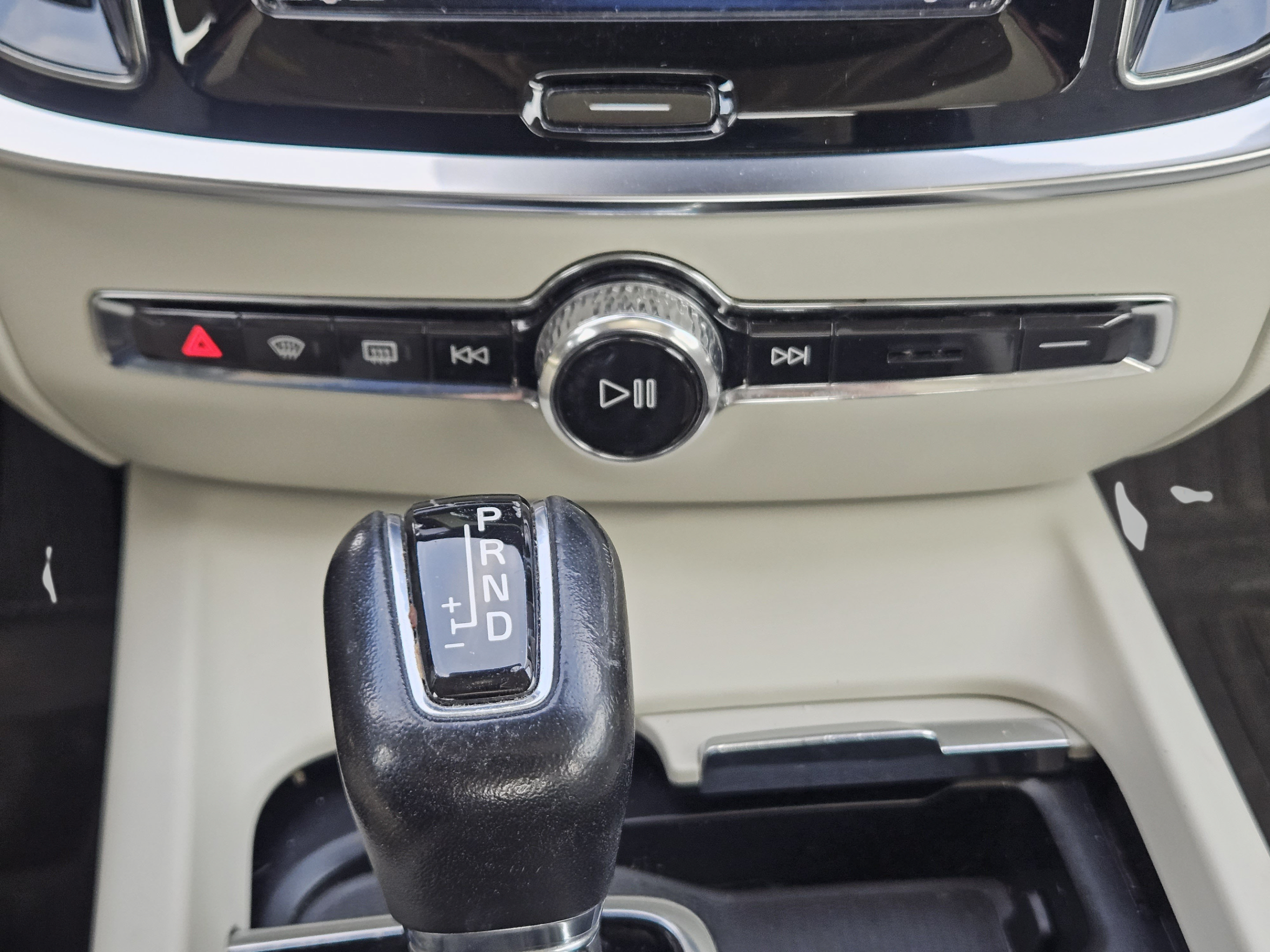Used 2019 Volvo S60 T6 Momentum w/ Premium Package AWD/4WD image 31