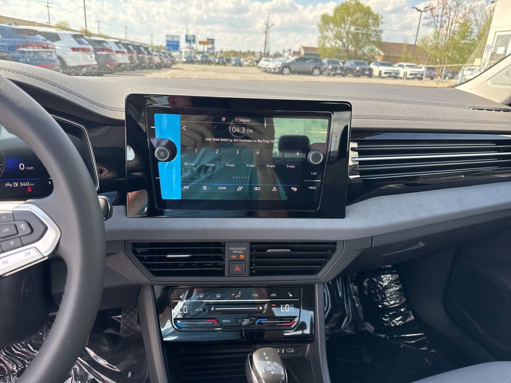 New 2026 Volkswagen Jetta SE FWD image 21