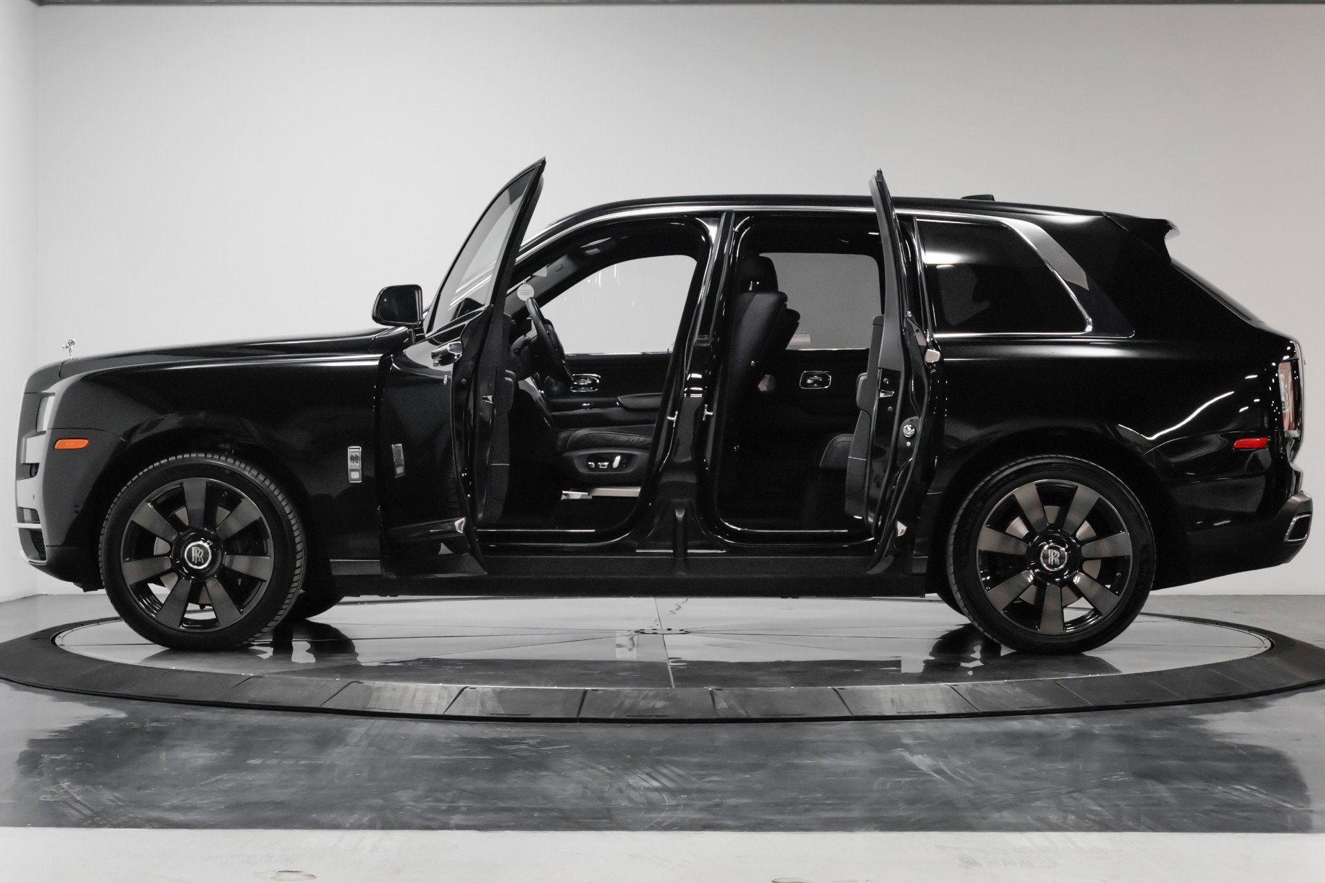 Used 2019 Rolls-Royce Cullinan image 20