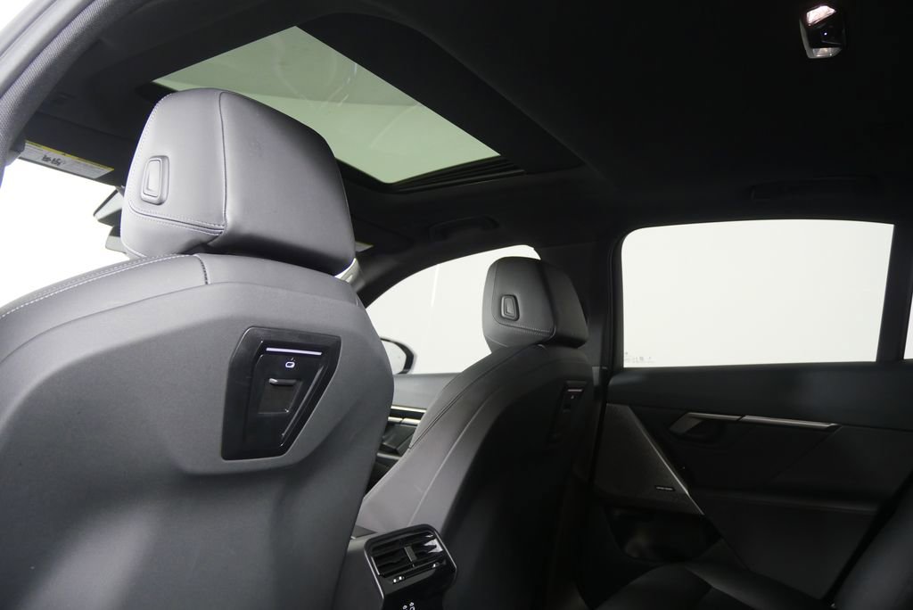 Used 2025 BMW 530i RWD image 12