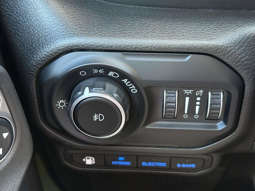 Used 2021 Jeep Wrangler Unlimited Sahara w/ Cold Weather Group AWD/4WD image 27