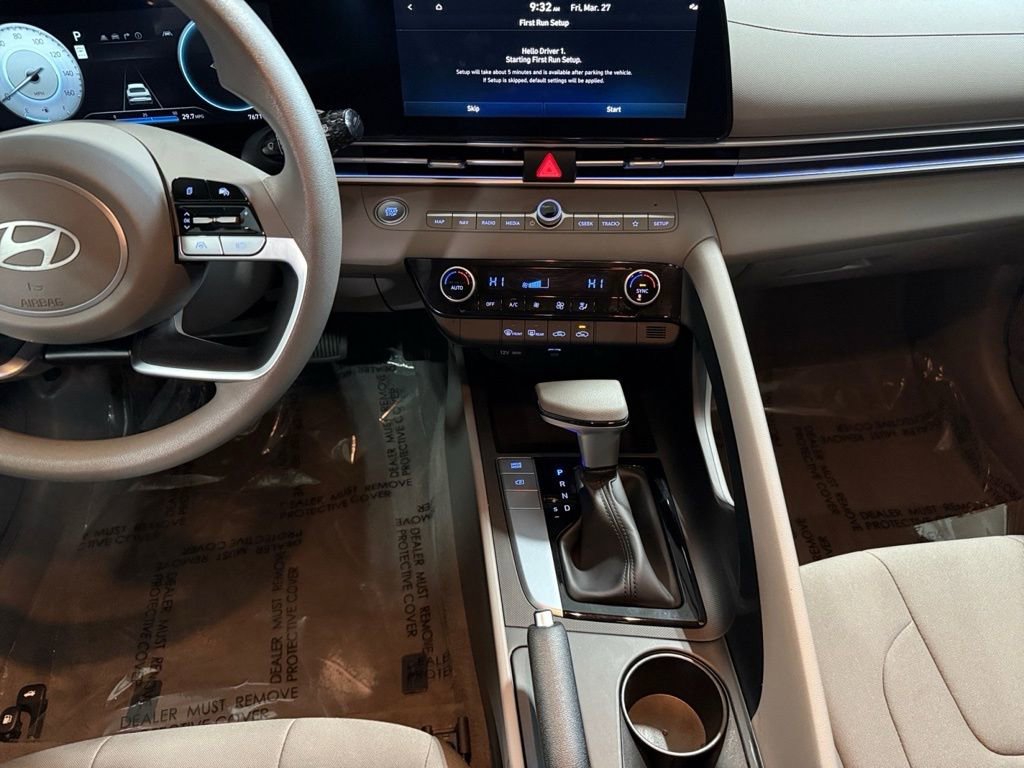 Certified 2024 Hyundai Elantra SEL image 18