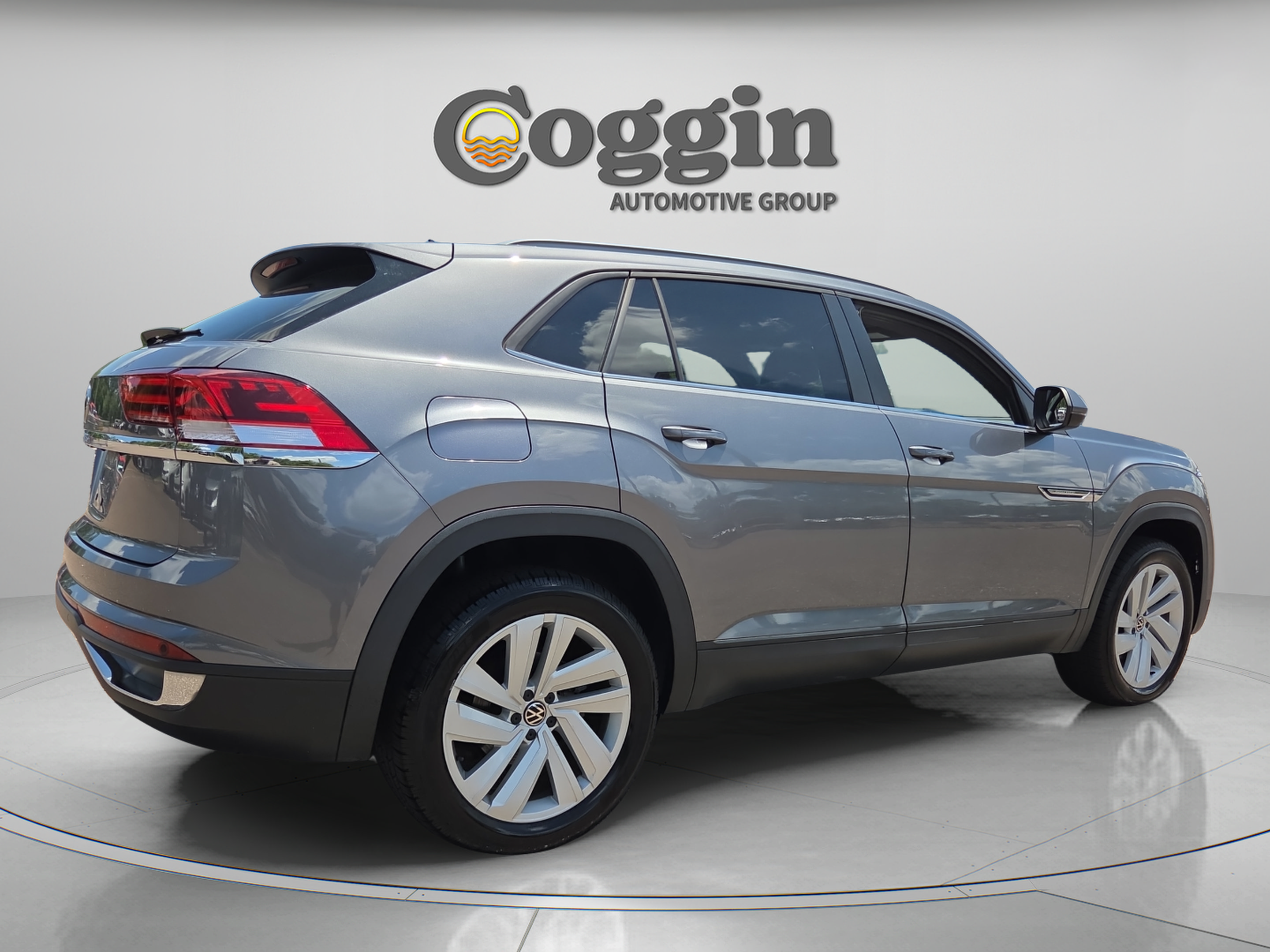 Used 2021 Volkswagen Atlas Cross Sport SE w/ Panoramic Sunroof Package FWD image 5