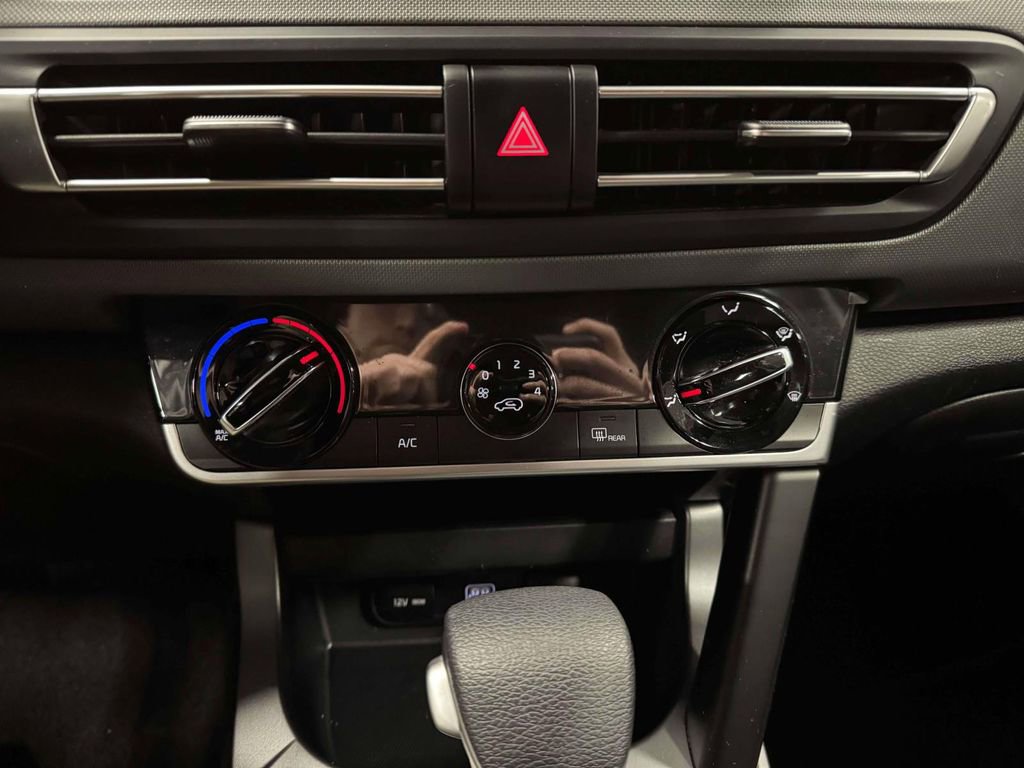 Used 2023 Kia Seltos LX image 27