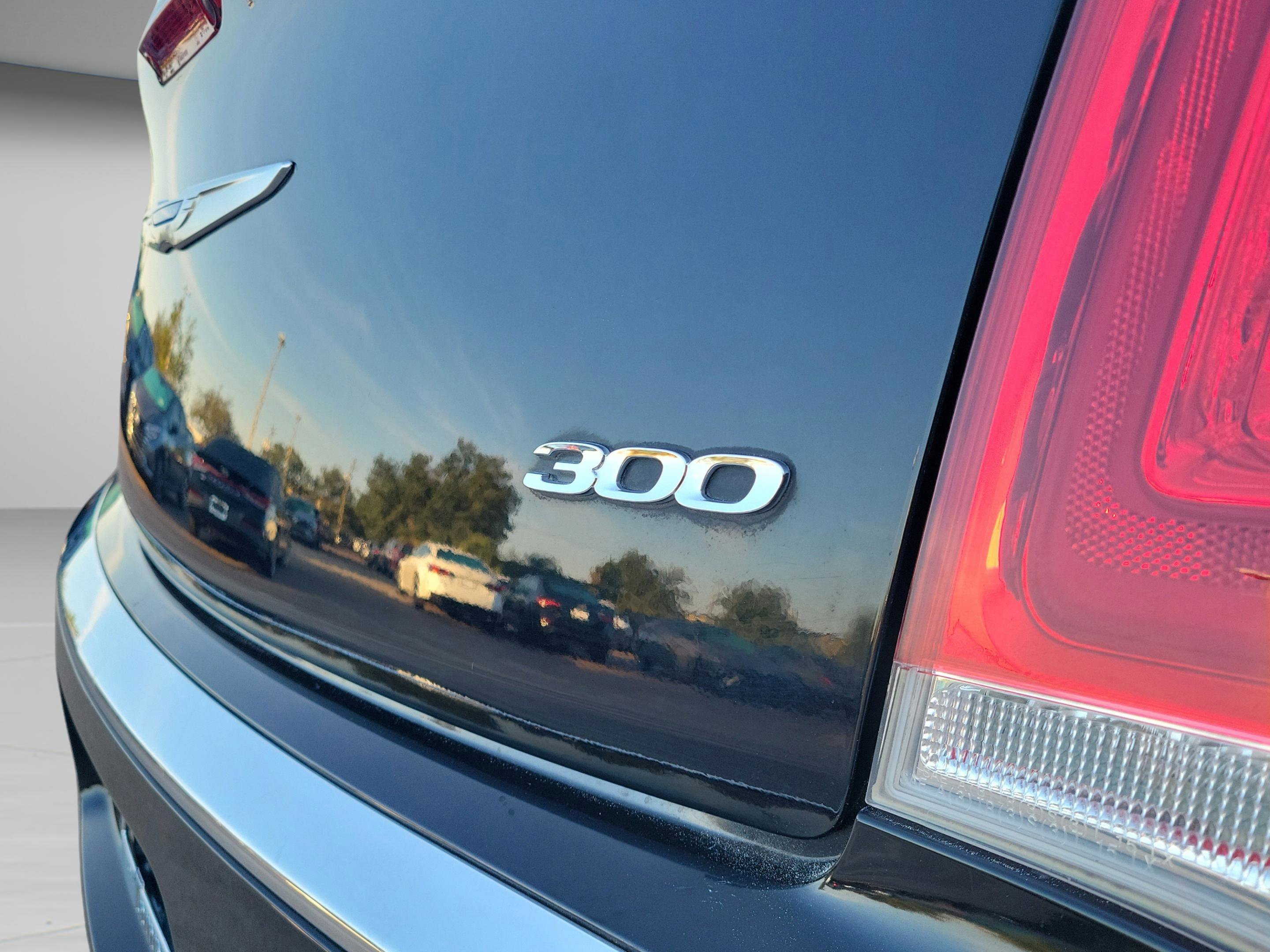 Used 2019 Chrysler 300 Limited image 6