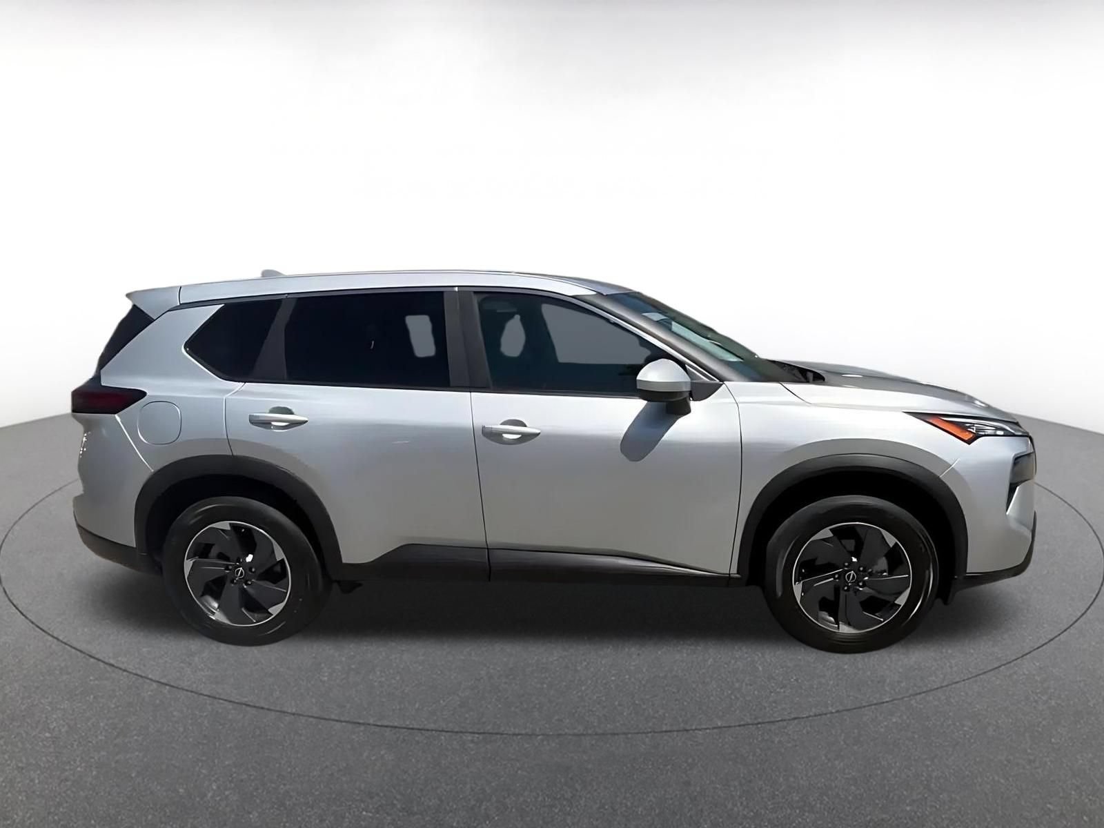 Used 2025 Nissan Rogue SV FWD image 16