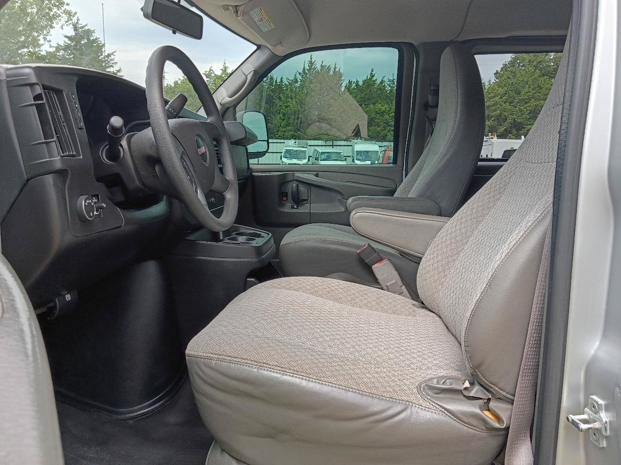 Used 2014 GMC Savana 3500 LS w/ Chrome Appearance Package RWD image 13