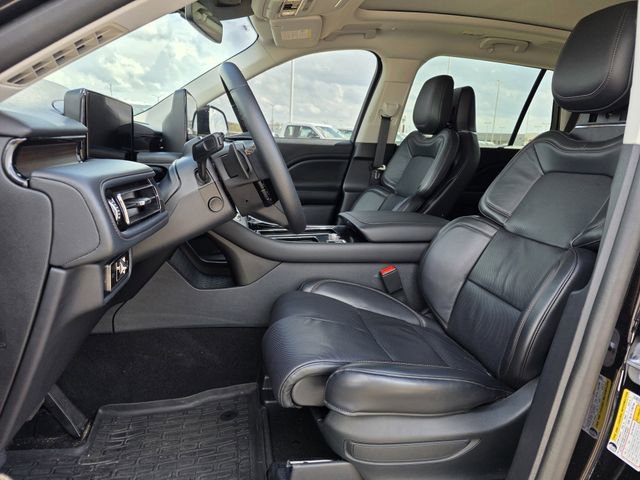Used 2025 Lincoln Aviator Reserve w/ Luxury Package image 13