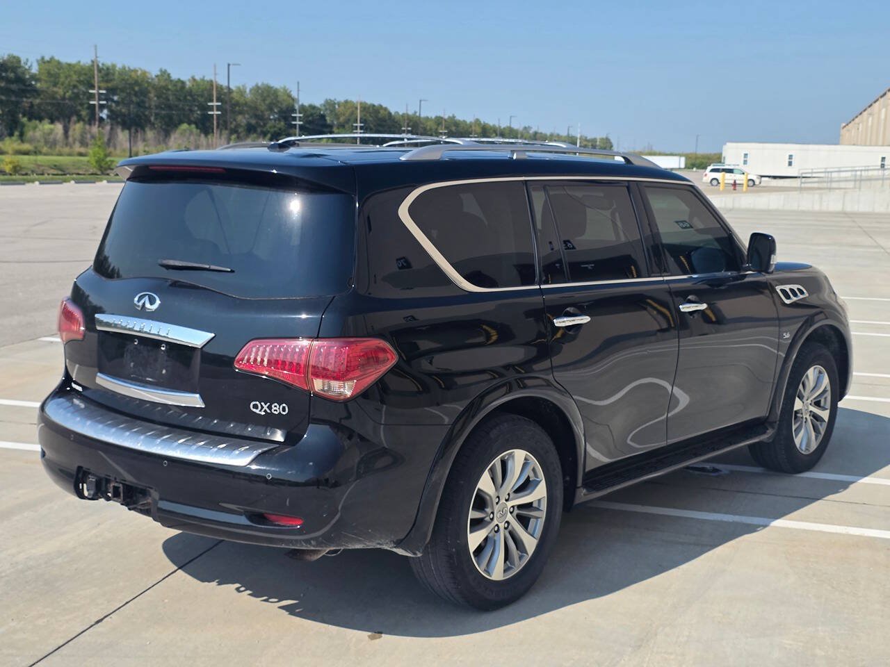 Used 2016 INFINITI QX80 4WD w/ All Season Package image 7