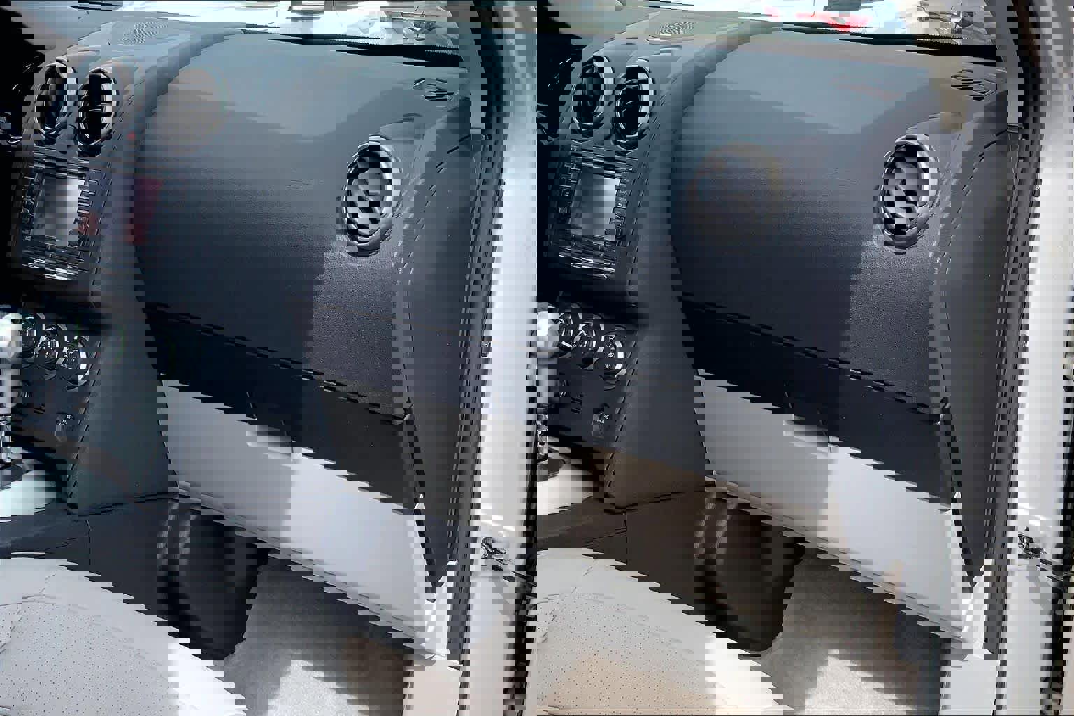 Used 2012 Nissan Rogue SL image 16