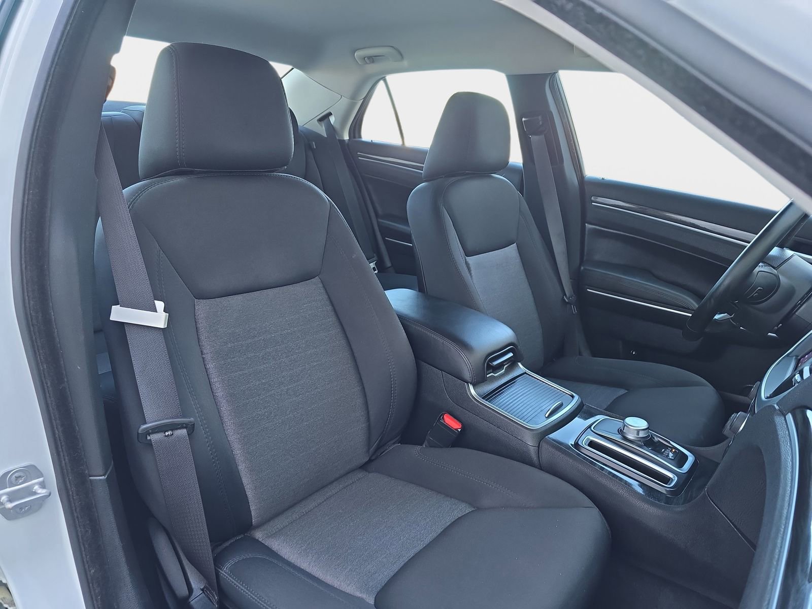 Used 2018 Chrysler 300 Touring w/ Sport Appearance Package image 12