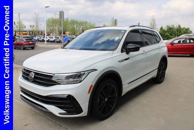 Used 2022 Volkswagen Tiguan SE R-Line AWD/4WD image 3