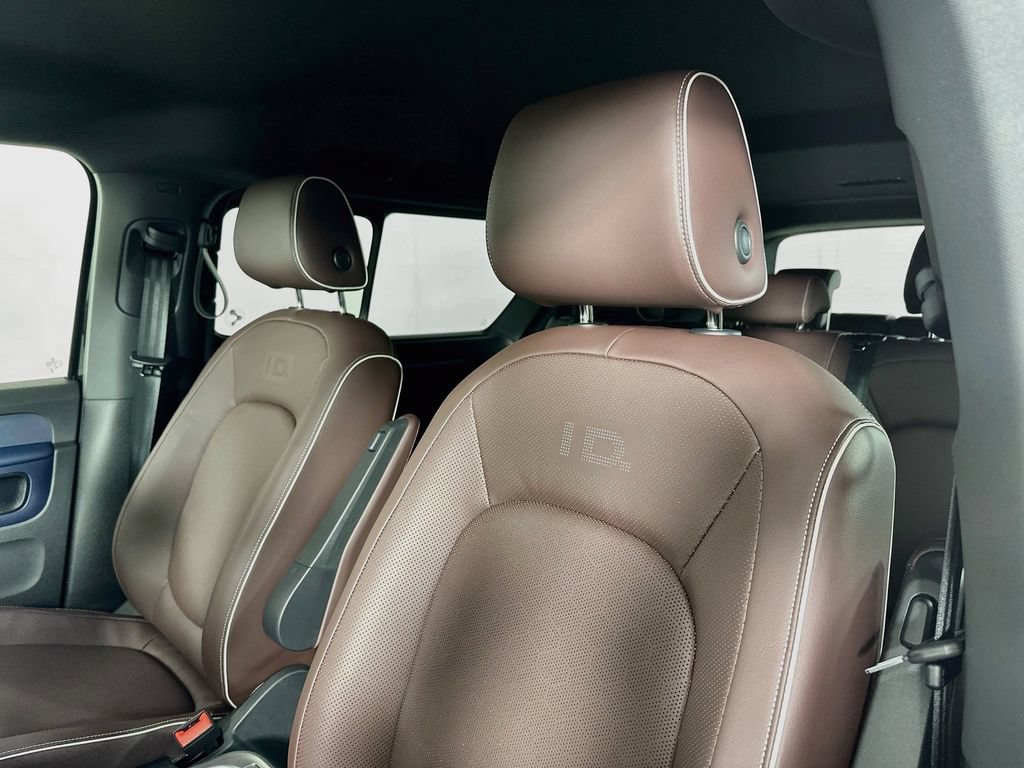 Used 2025 Volkswagen ID. Buzz Pro S RWD image 8