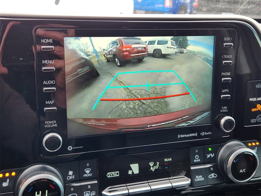 Used 2020 Toyota Highlander XLE image 25