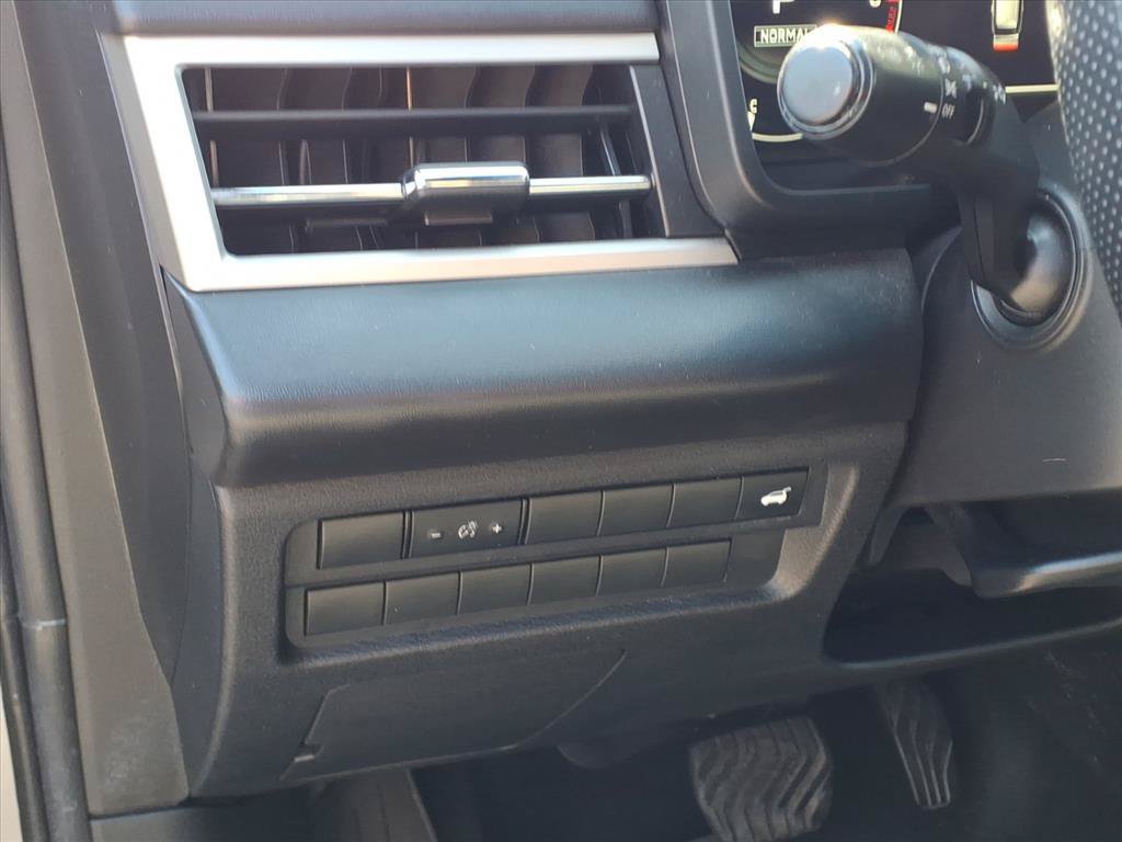 Used 2024 Mitsubishi Outlander SE FWD image 17