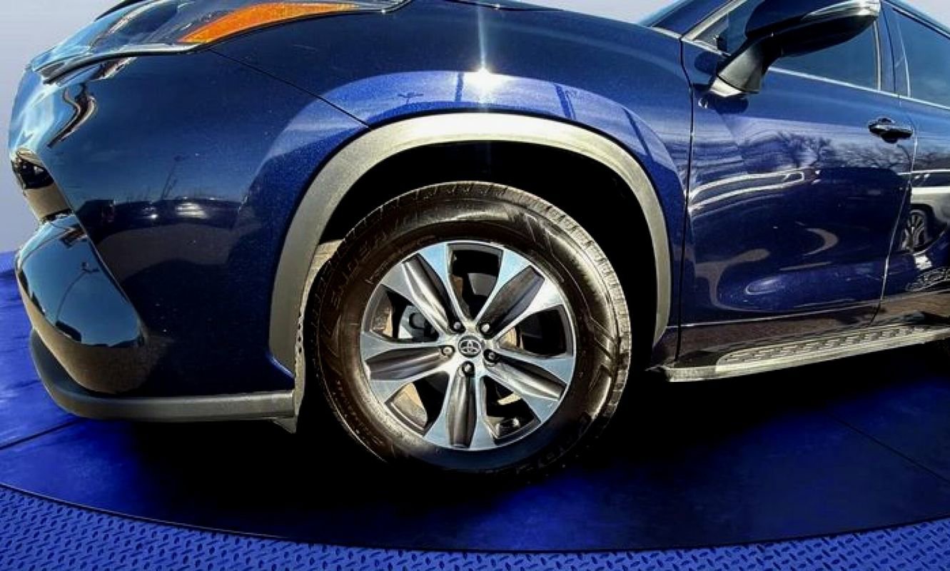 Used 2021 Toyota Highlander XLE image 23