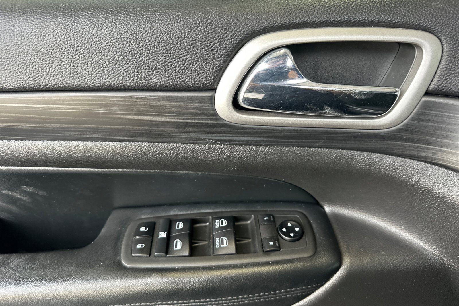 Used 2021 Jeep Grand Cherokee Laredo image 10