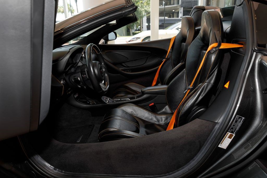 Used 2019 McLaren 570S Spider RWD image 21