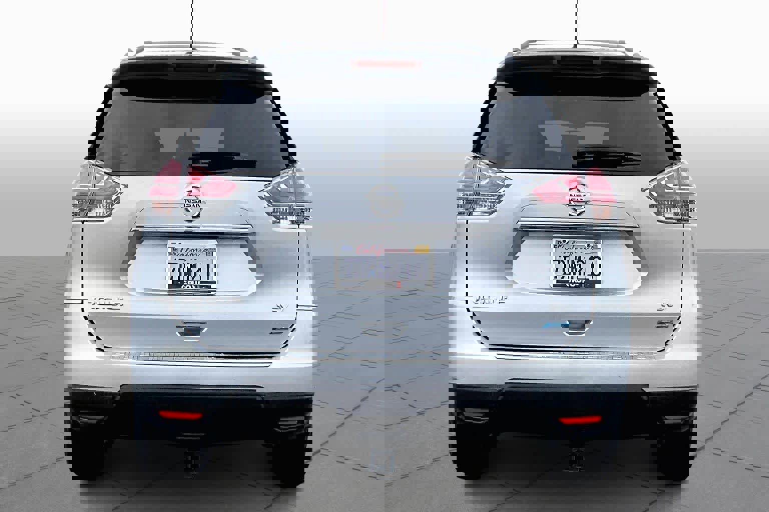 Used 2014 Nissan Rogue SV image 4