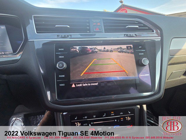 Used 2022 Volkswagen Tiguan SE w/ Panoramic Sunroof Package AWD/4WD image 17