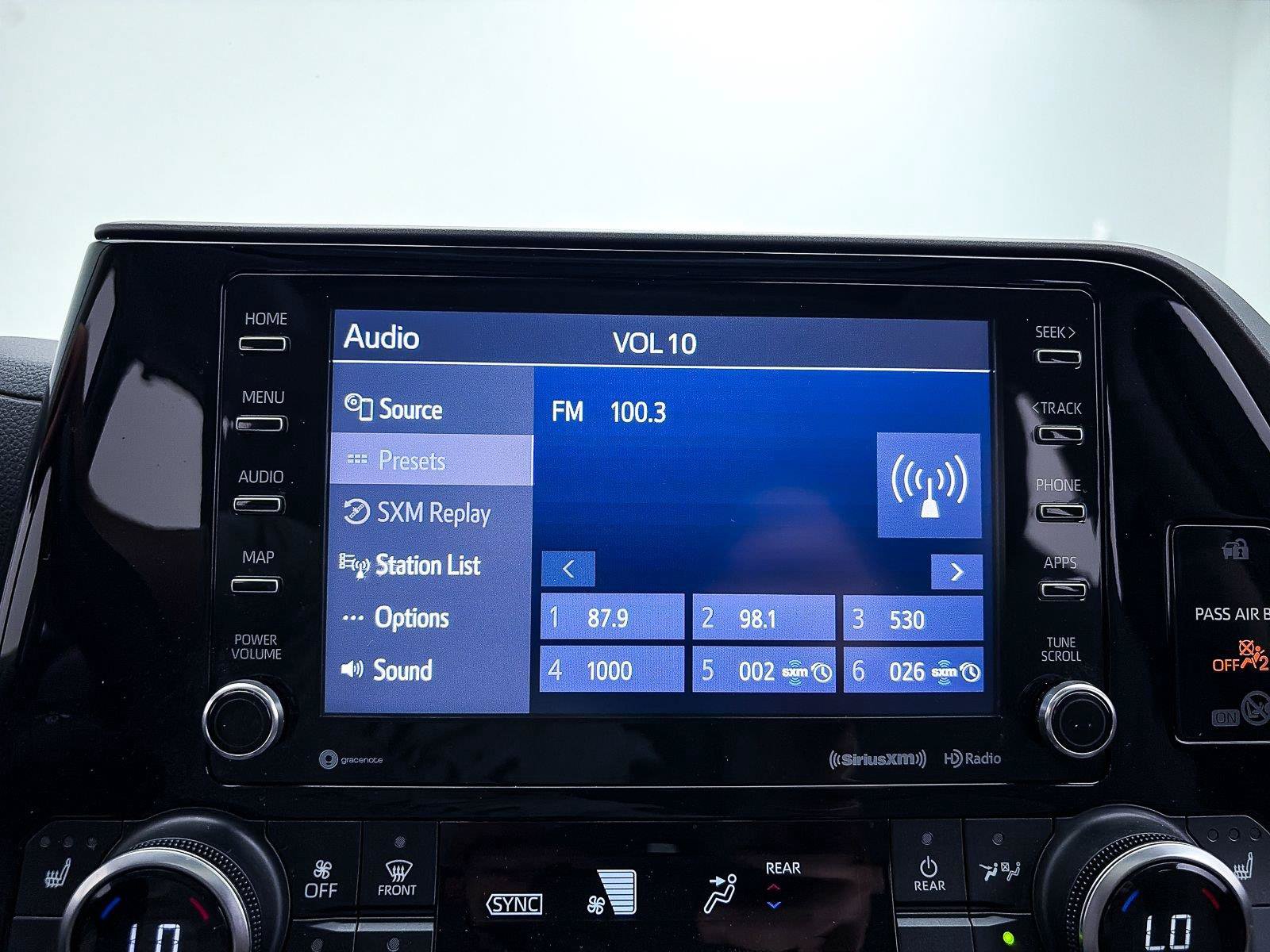 Used 2020 Toyota Highlander XLE AWD/4WD image 23