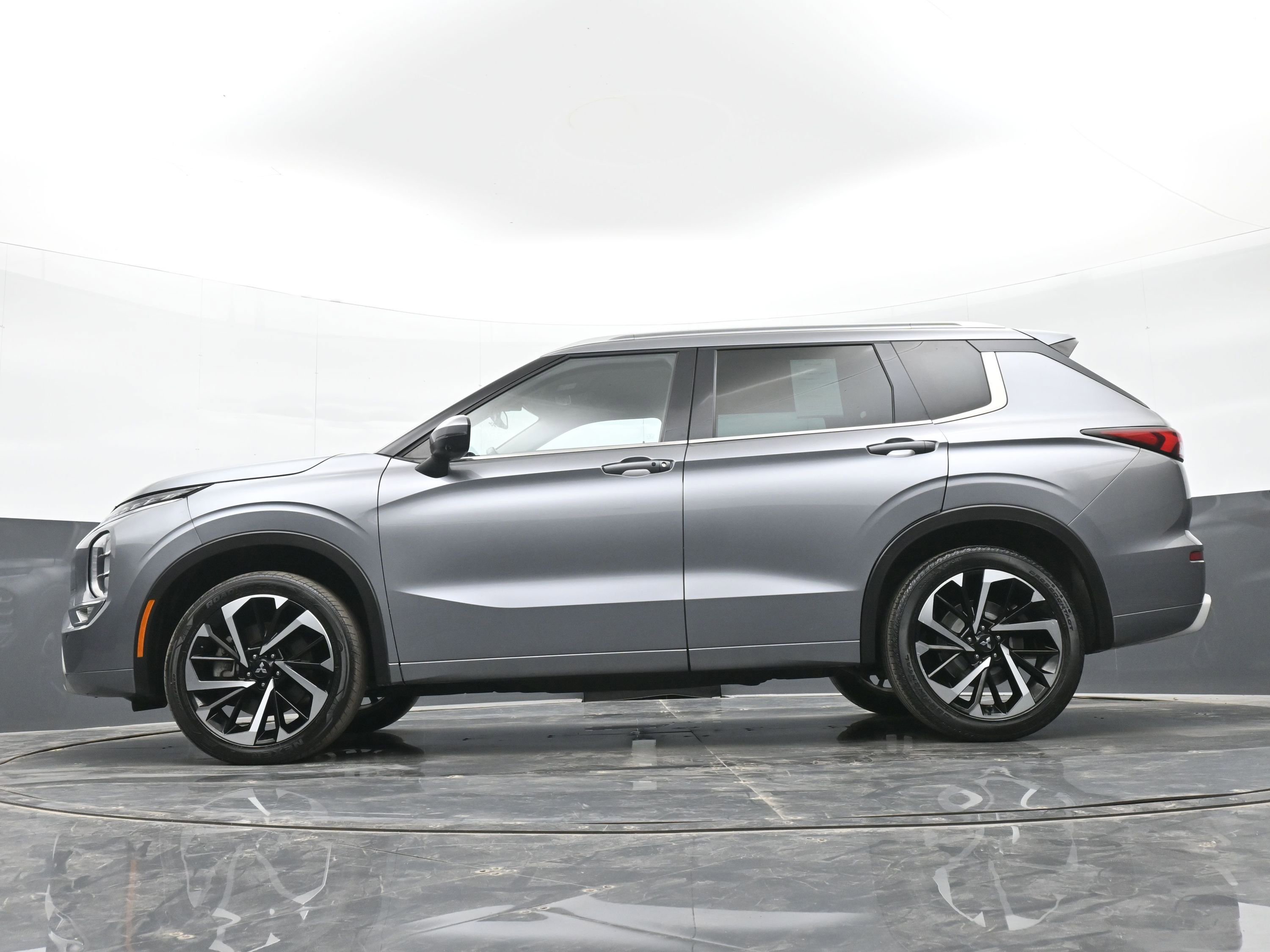 Used 2022 Mitsubishi Outlander SEL image 43