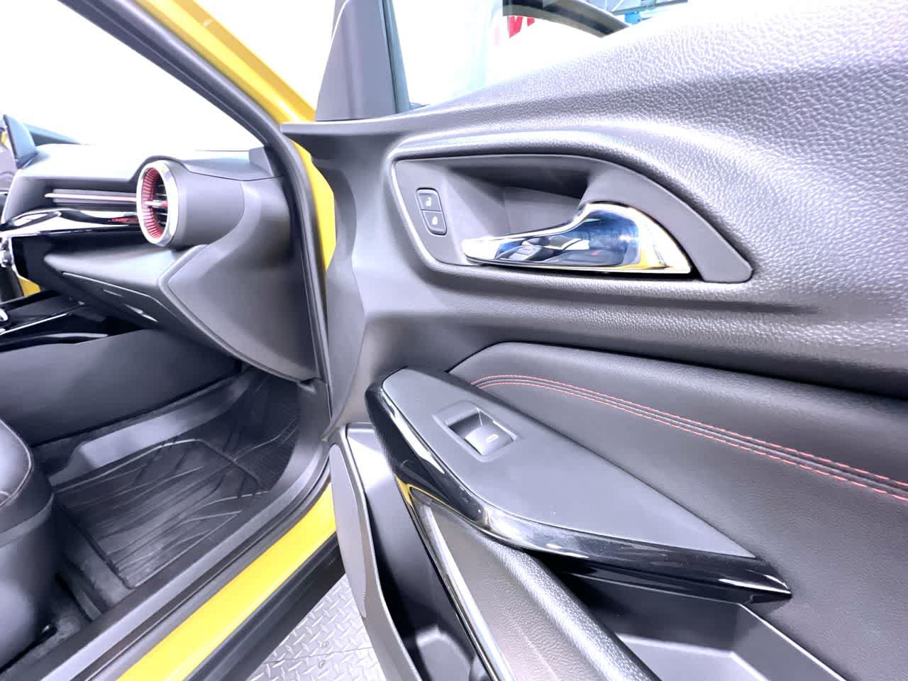 Used 2024 Chevrolet Trax RS w/ Sunroof Package FWD image 34