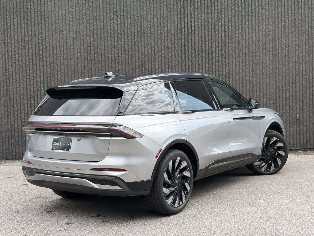 New 2026 Lincoln Nautilus Reserve w/ Jet Appearance Package AWD/4WD image 7