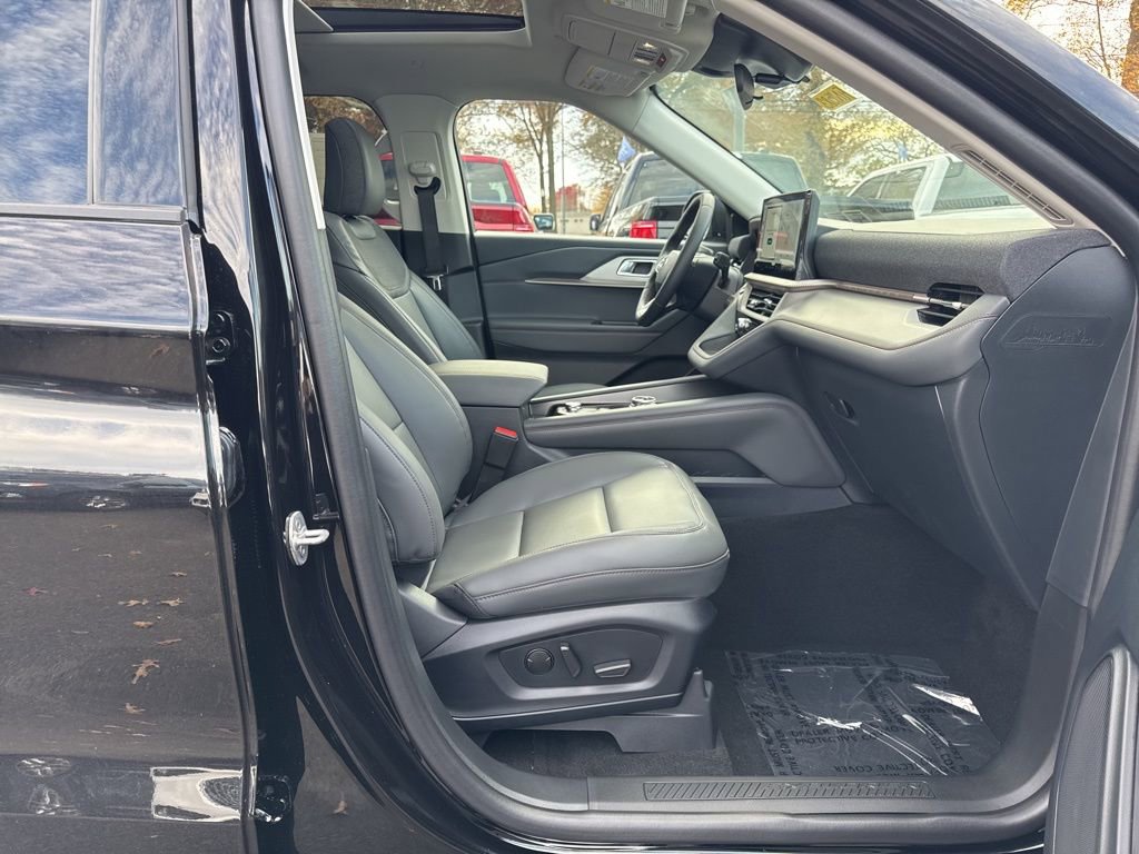 New 2026 Ford Explorer Active w/ Active Comfort Package image 15