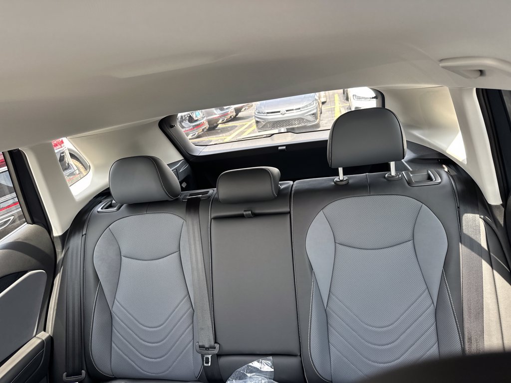 New 2026 Volkswagen Tiguan SE FWD image 23