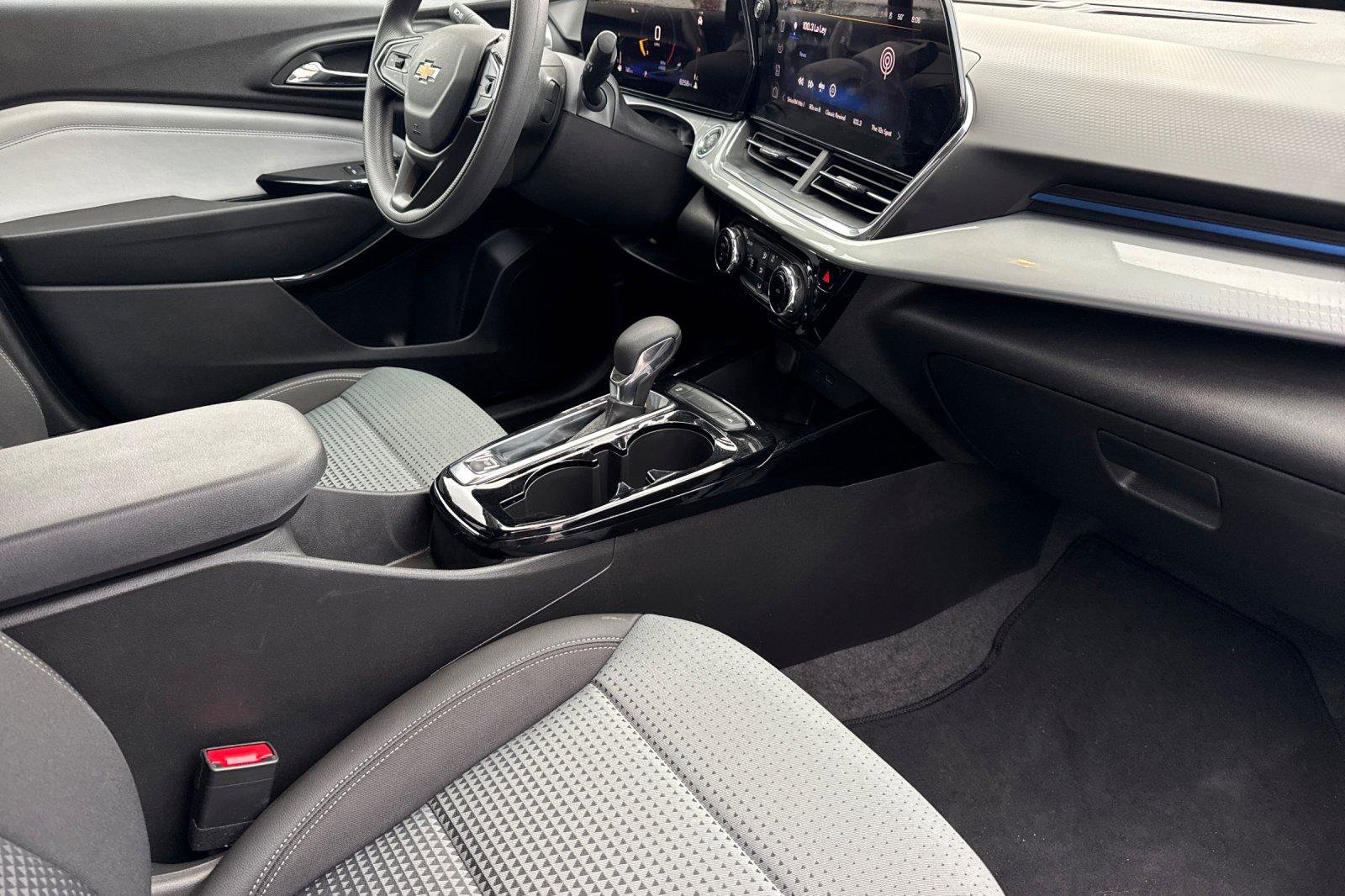 Used 2025 Chevrolet Trax LT image 19