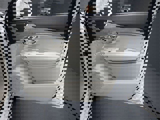 New 2025 Volvo XC90 B6 Plus w/ Protection Package Premier image 32