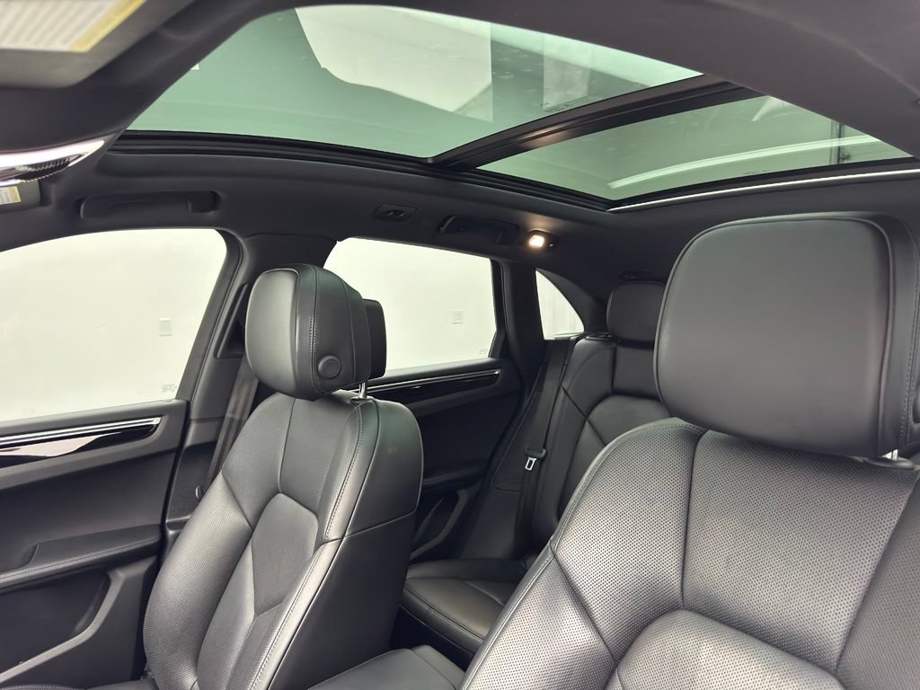 Used 2022 Porsche Macan S AWD/4WD image 34
