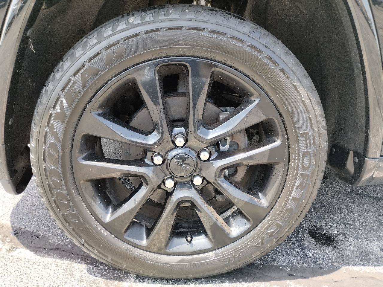 Used 2018 Jeep Grand Cherokee Altitude AWD/4WD image 12