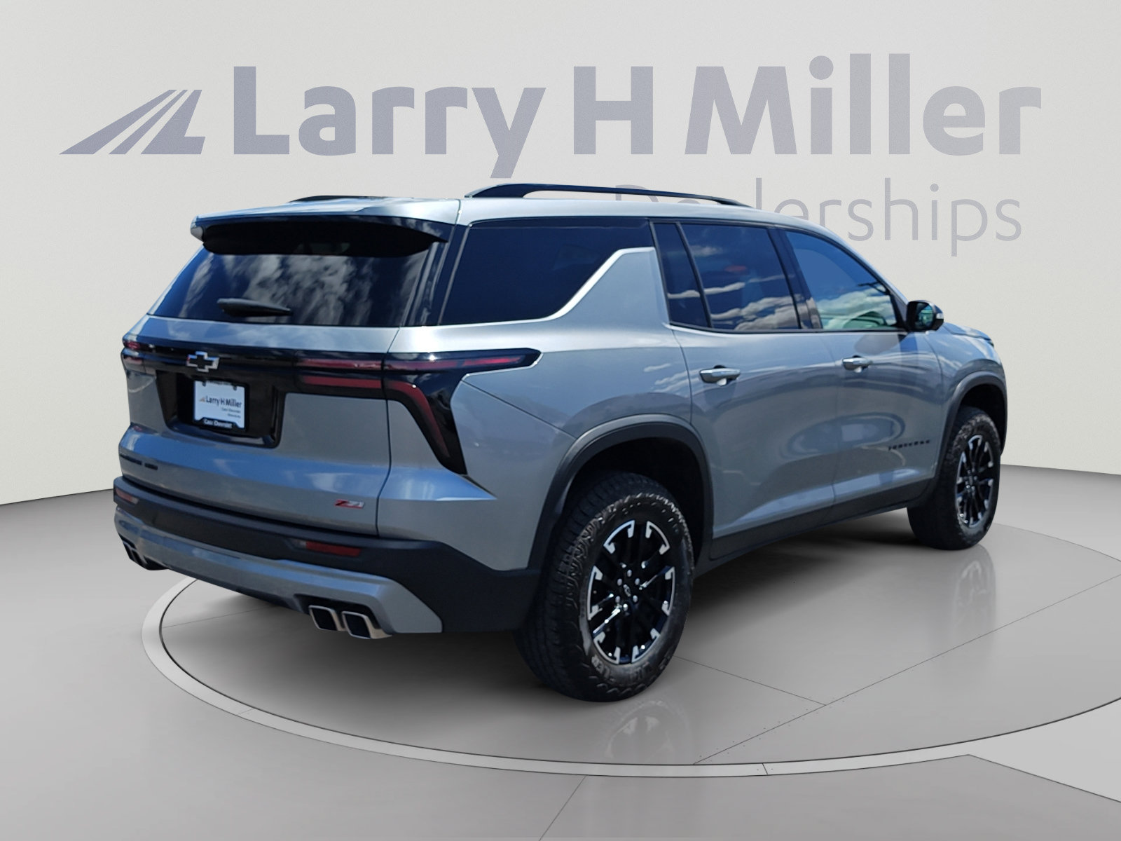 Certified 2025 Chevrolet Traverse Z71 w/ Driver Confidence Package AWD/4WD image 5
