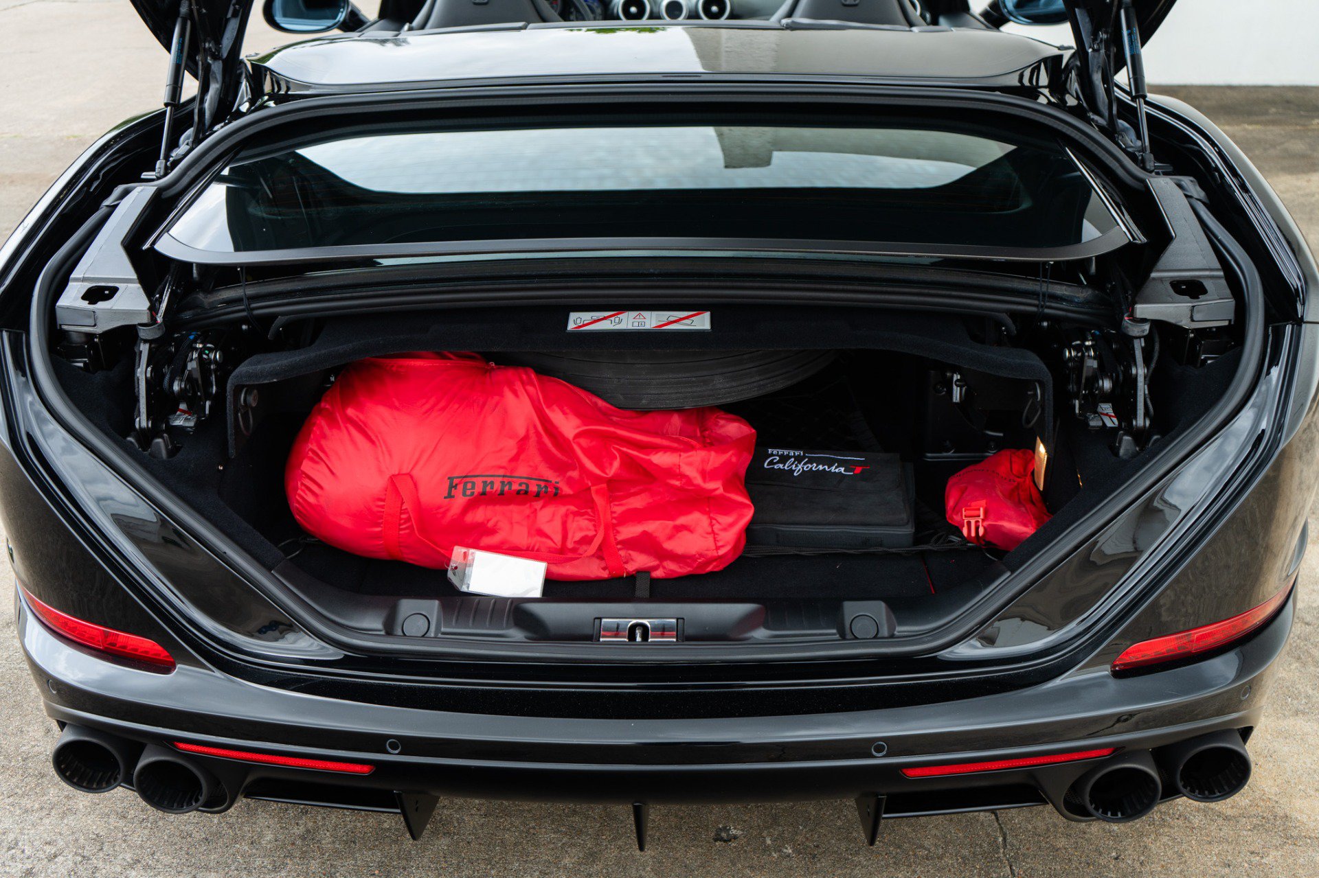 Used 2018 Ferrari California T RWD image 49