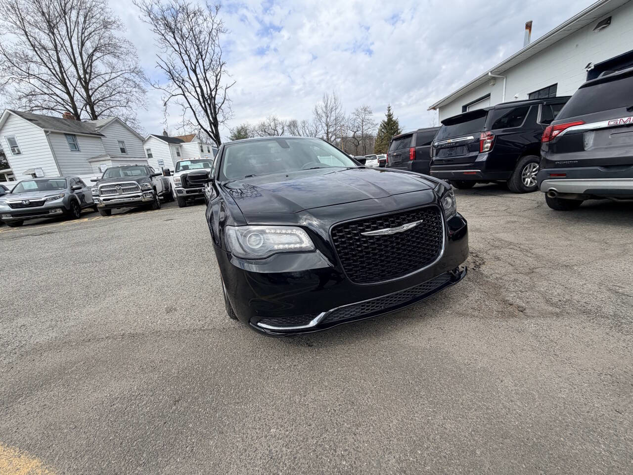 Used 2019 Chrysler 300 Touring w/ Sport Appearance Package image 4